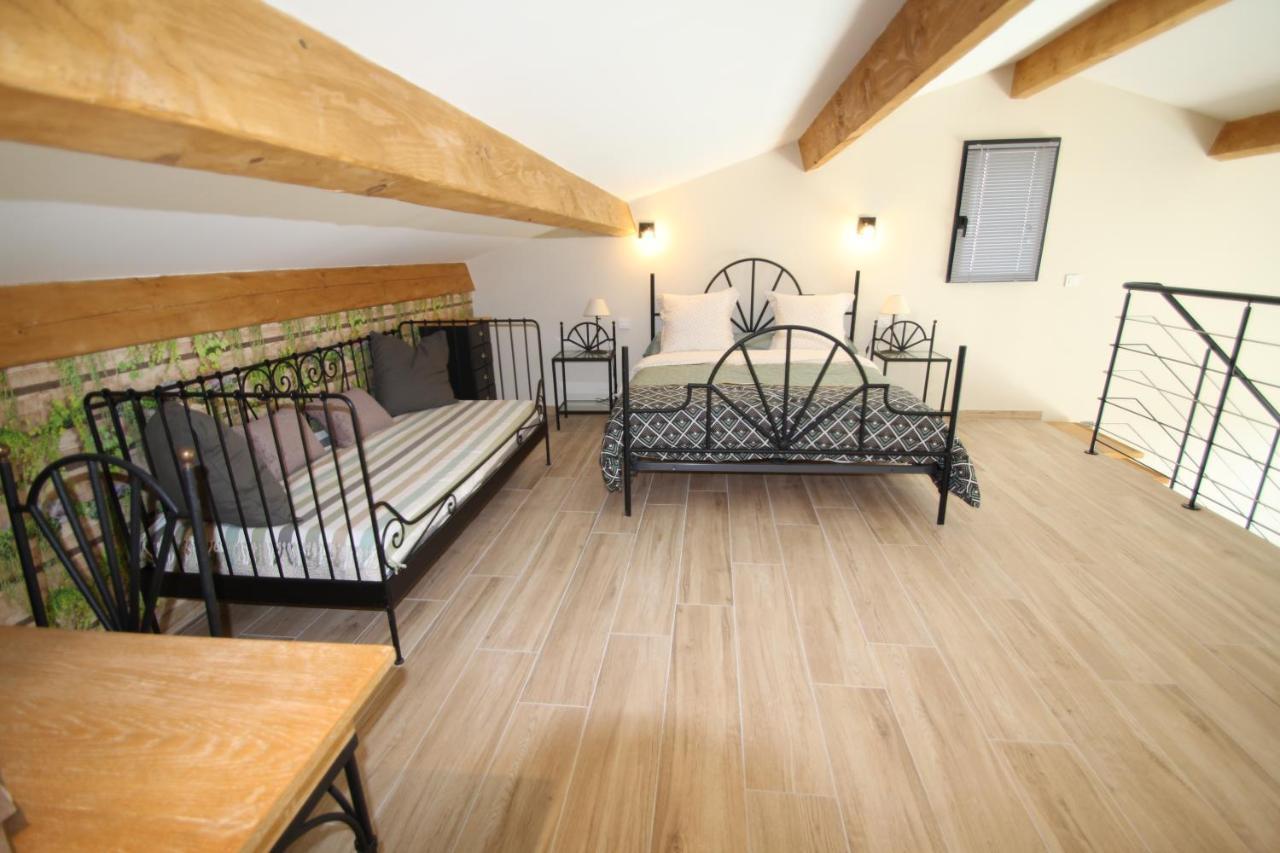 Loft Lou Pitchoun Villa Saint-Étienne-du-Grès Bagian luar foto
